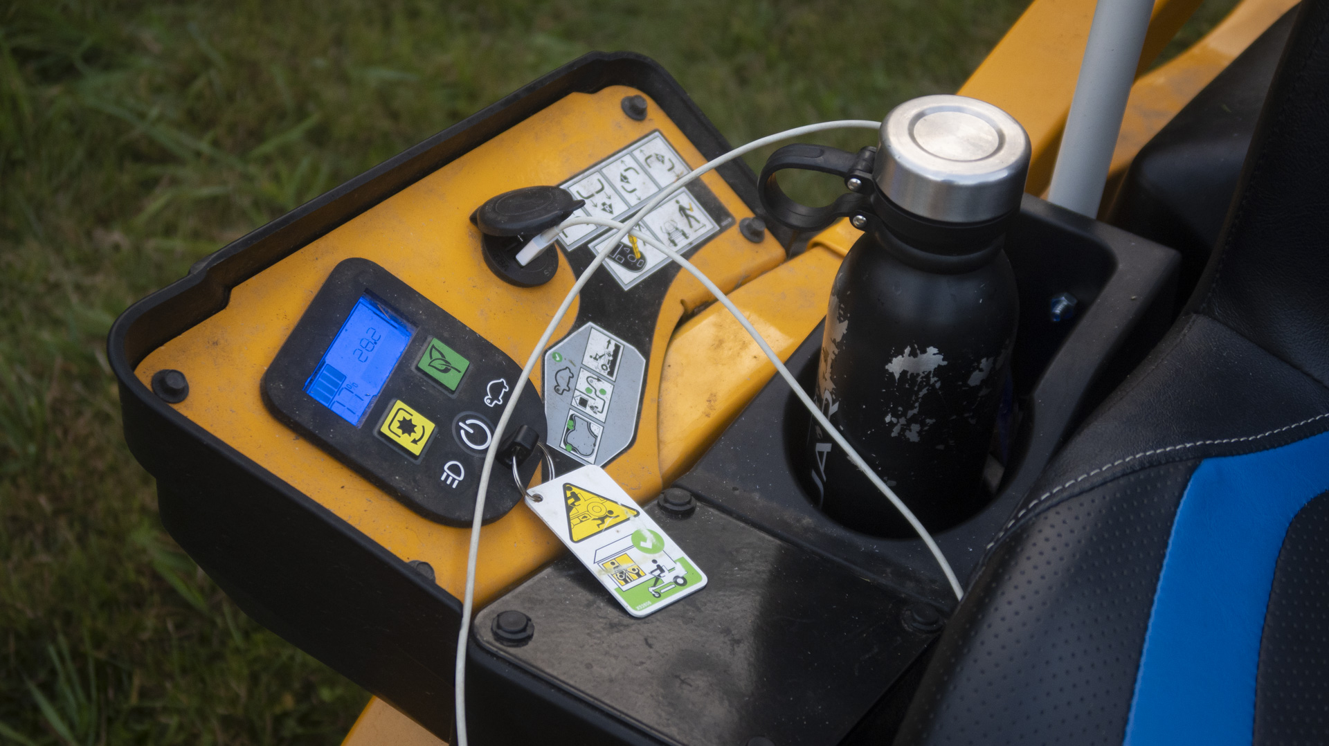 Cub Cadet ZT1 42E dashboard.