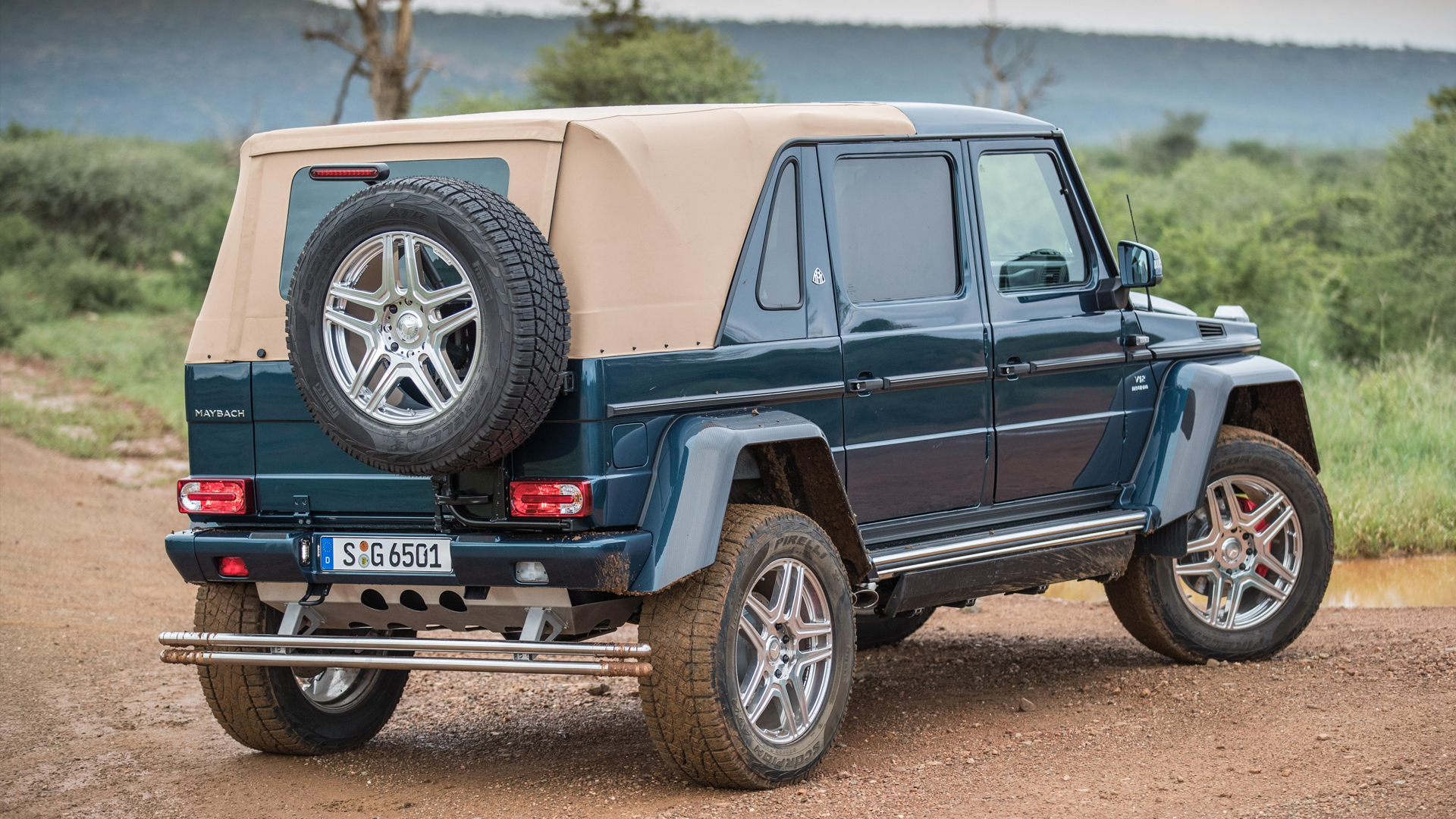Green Mercedes-Maybach G650 Landaulet.