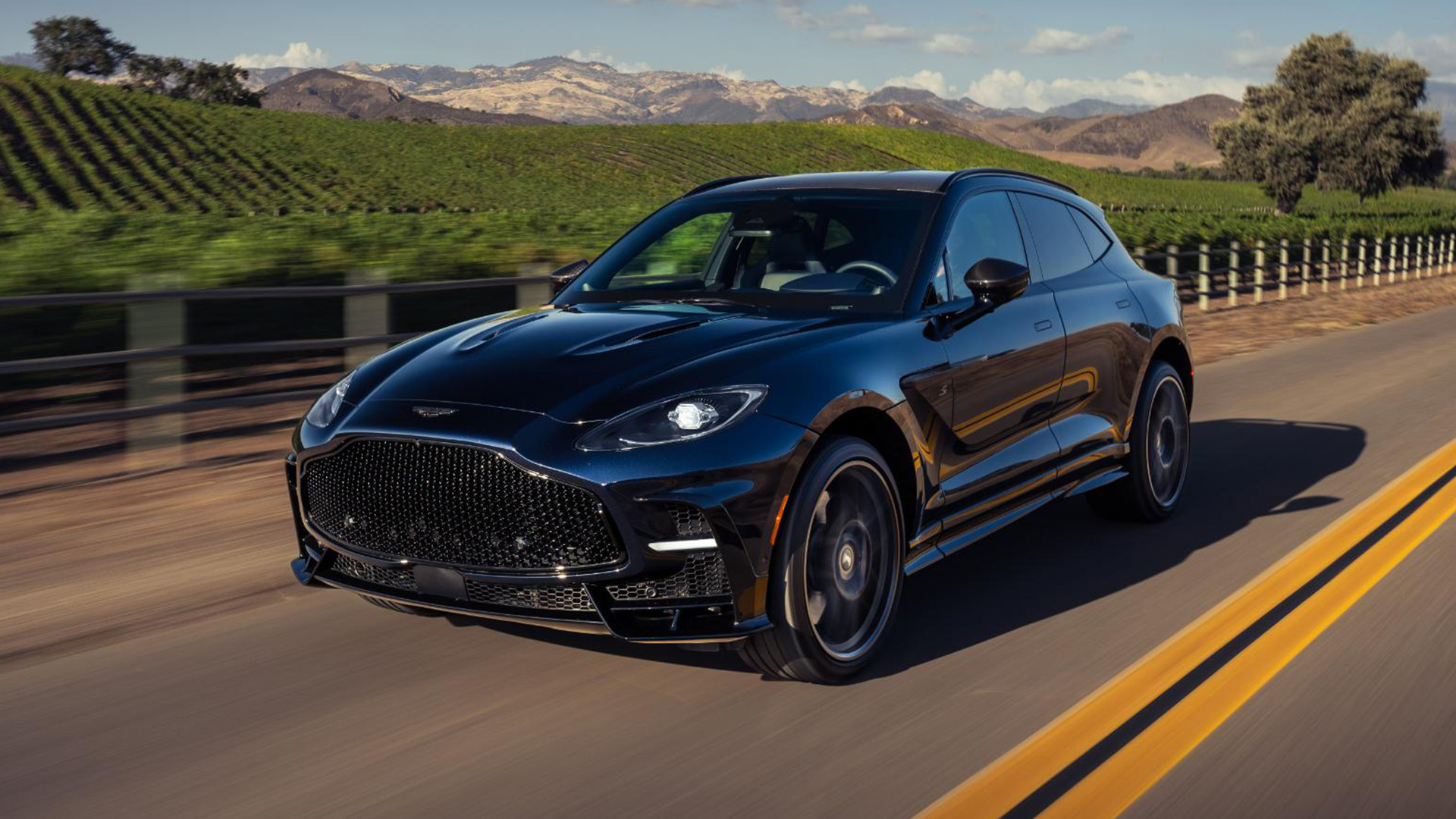 Aston Martin DBX S