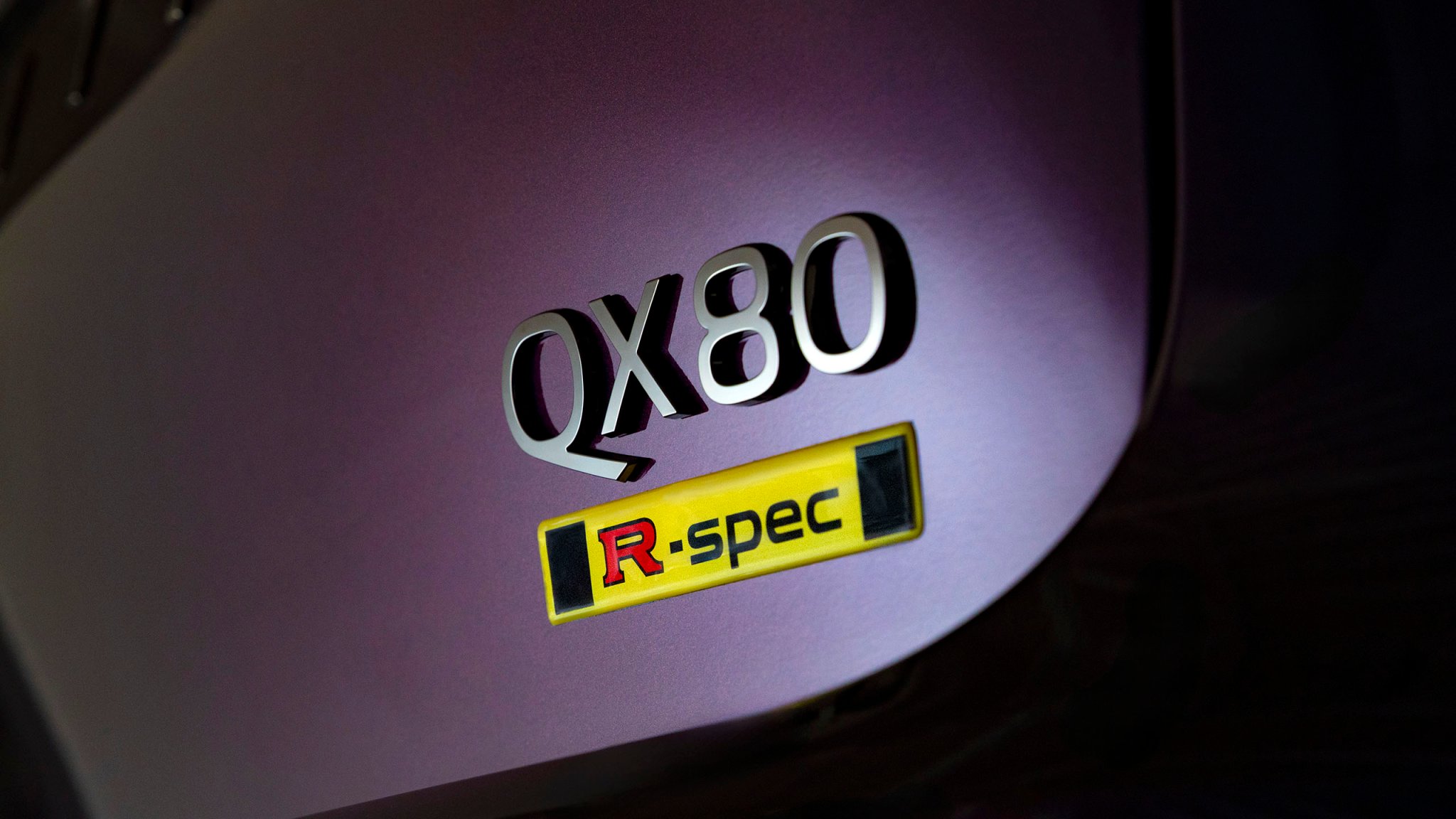 Infiniti QX80 R-Spec badge.