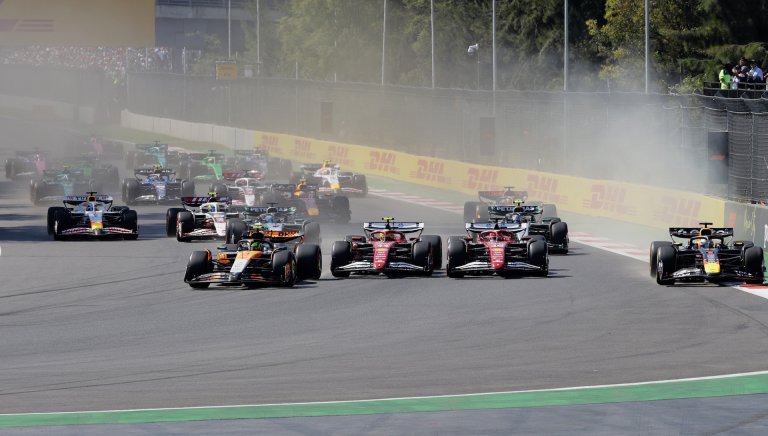 Single-seaters start on a straight at the Autodromo Hnos. Rodriguez in Mexico City, Mexico, on October 2025, during the F1 season. McLaren driver Lando Norris takes first place; Ferrari driver Charles Leclerc takes second place; and Red Bull driver Max Verstappen takes third place. (Photo by Gerardo Vieyra/NurPhoto)