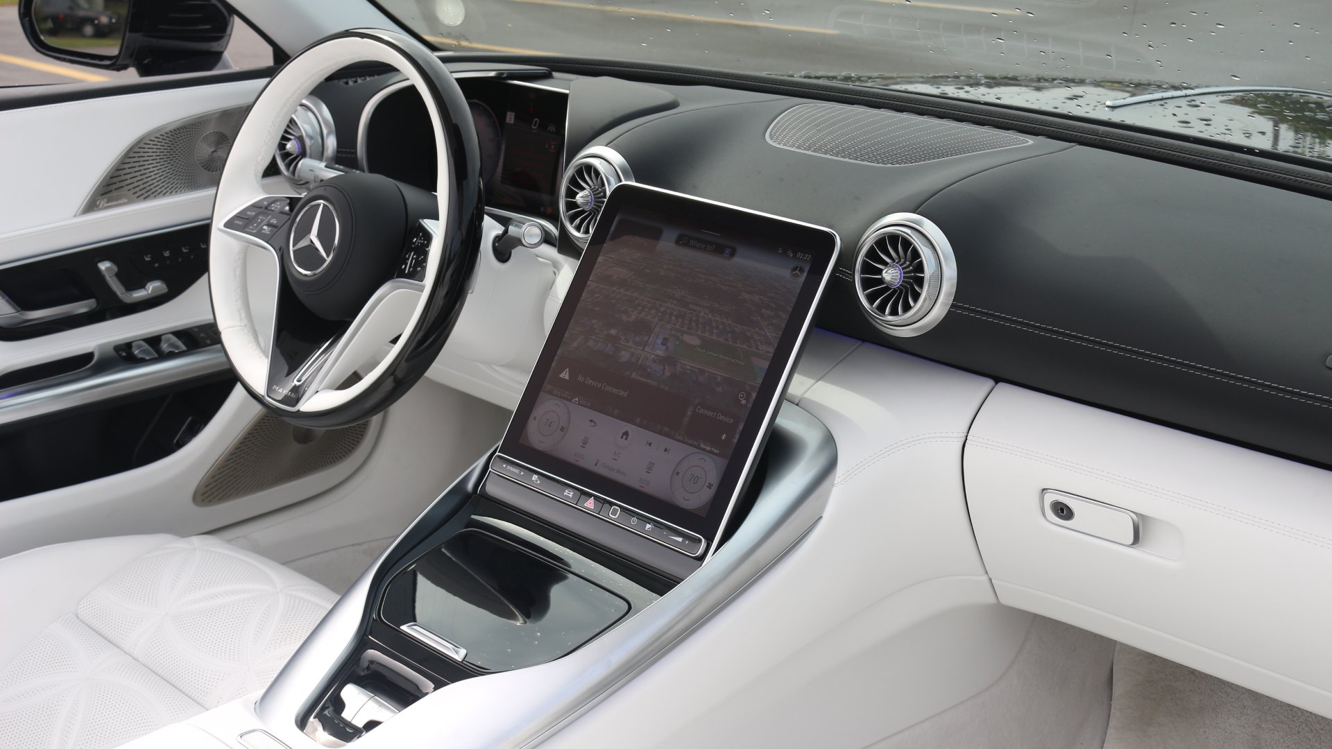 Mercedes-Maybach SL 680 infotainment