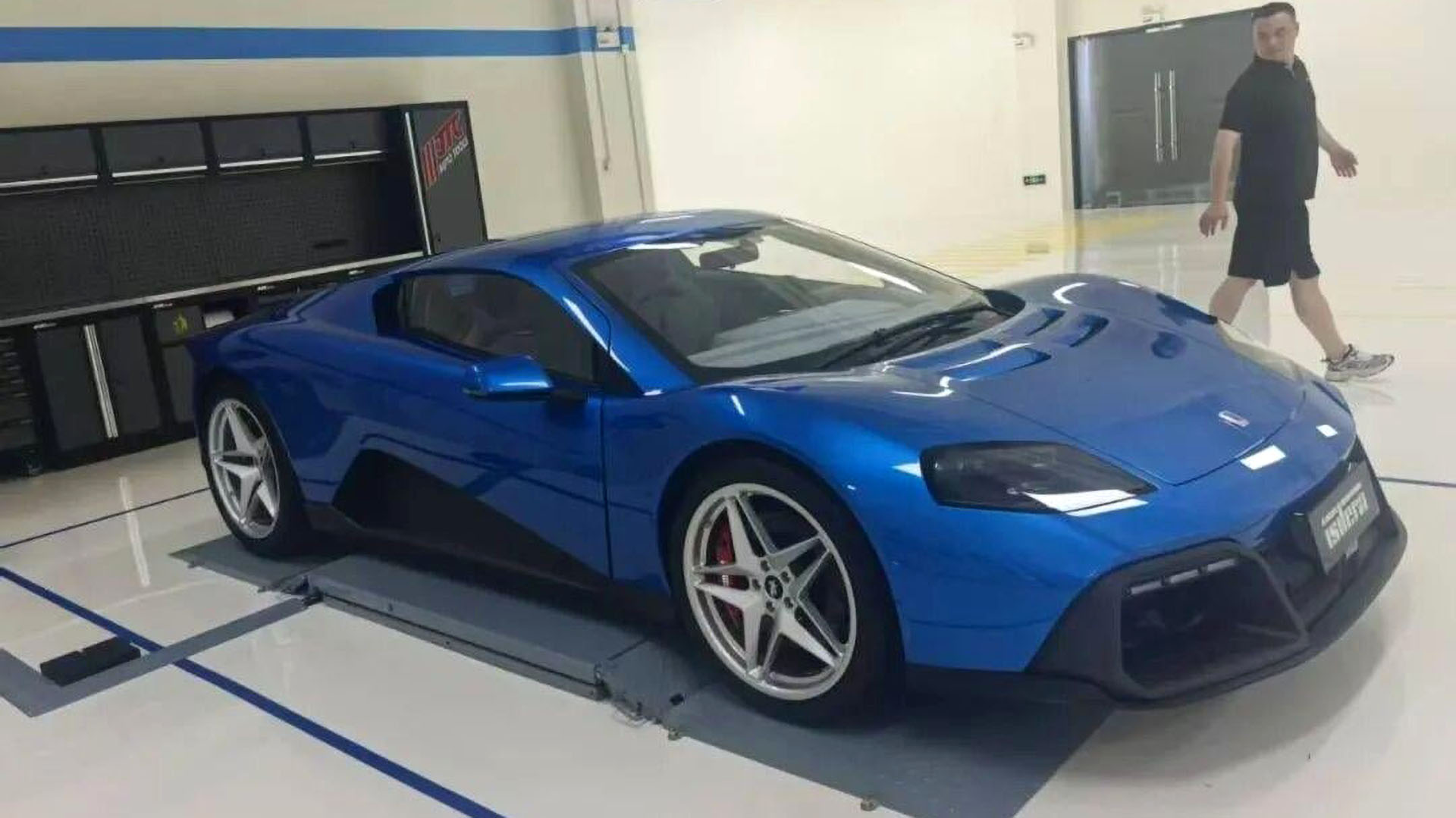 Image uploaded to Reddit of a new Isdera sports car, to the r/whatisthiscar subreddit