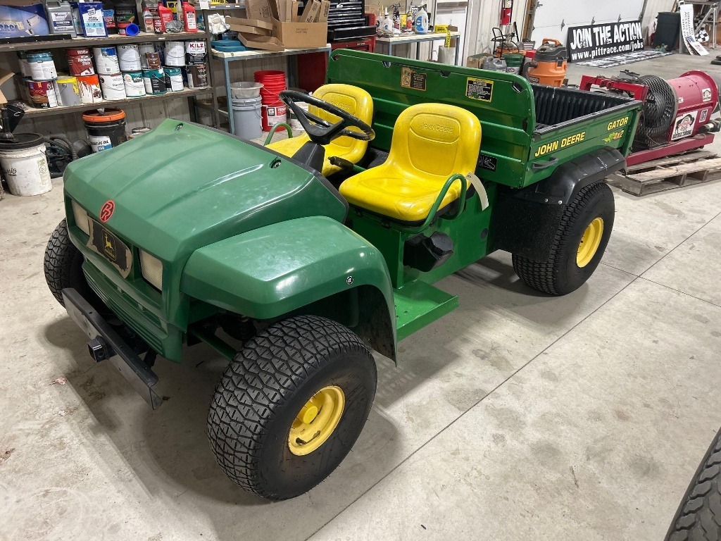 John Deere Gator