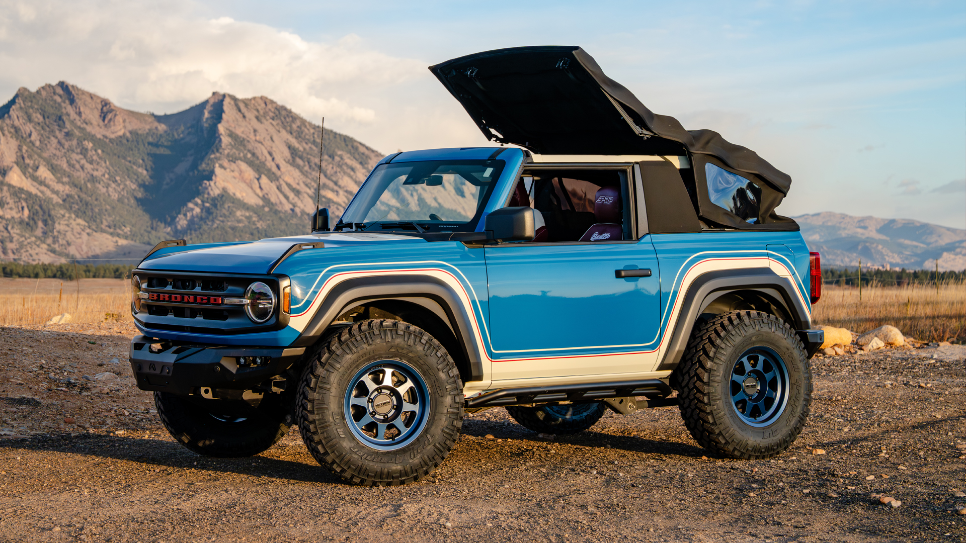 Ford Bronco Bestop demo.