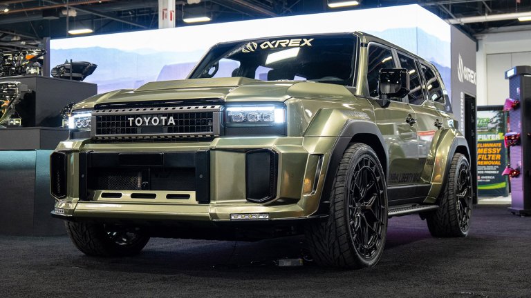 Toyota Land Cruiser modified by Liberty Walk