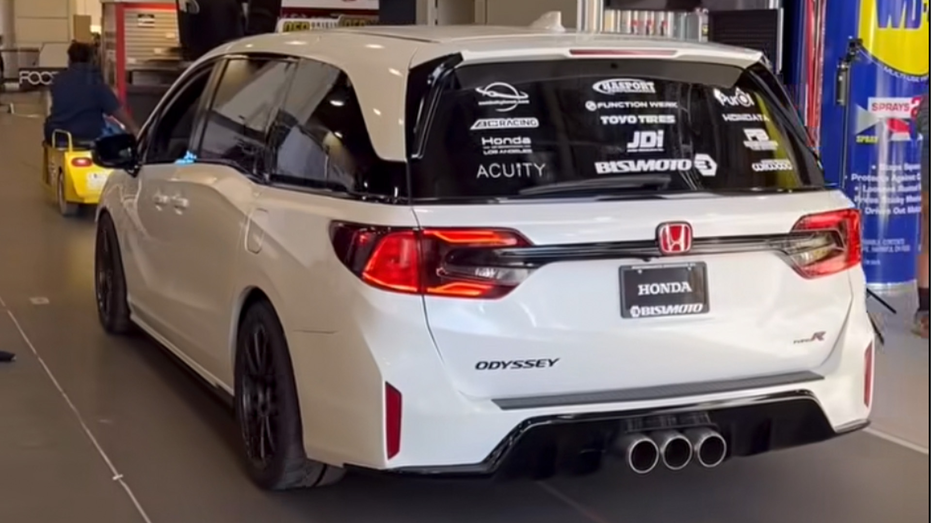 Honda Odyssey With a Civic Type R Engine and 6-Speed Manual Slays SEMA