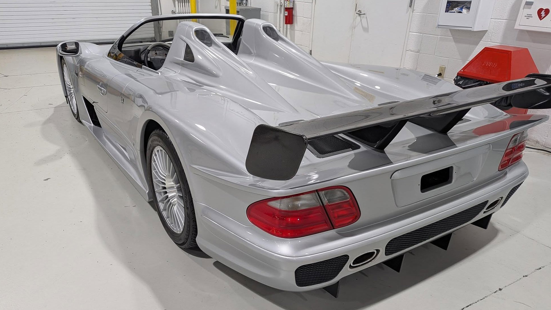 【新品】 Mercedes CLK-GTR FBI Seizes Mercedes-Benz CLK GTR Valued at $13 Million