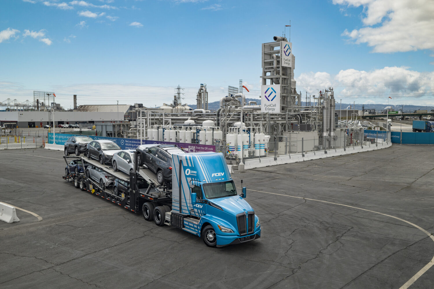 Toyota hydrogen fuel cell semi truck at Port of Long Beach