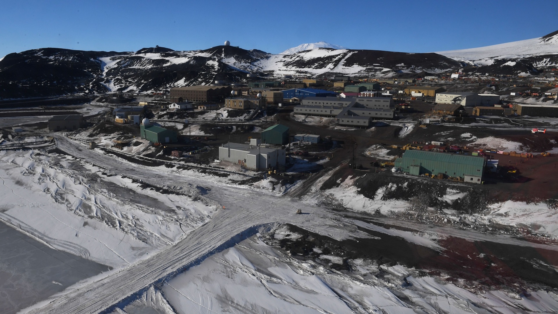 General view of the US McMurdo Station in Antarctica on November 11, 2016. Kerry is travelling to Antarctica, New Zealand, Oman, the United Arab Emirates, Morocco and will attend the APEC summit in Peru later in the month. / AFP / AFP POOL / MARK RALSTON (Photo credit should read MARK RALSTON/AFP via Getty Images)
