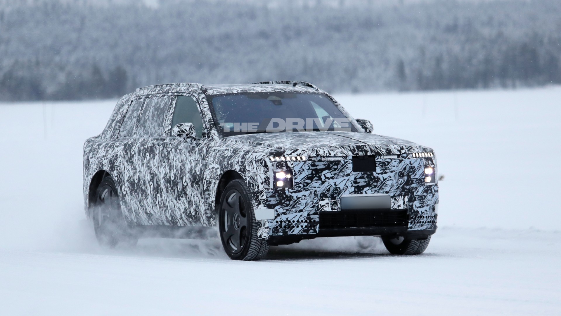 2028 Rolls-Royce Cullinan spy shot