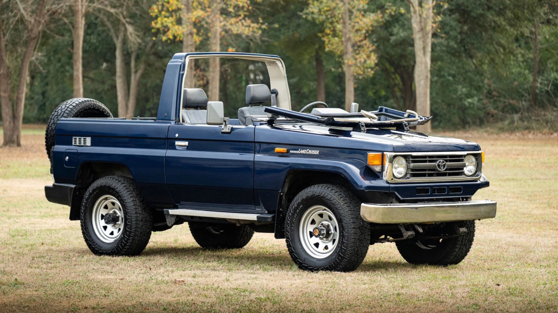 Toyota Land Cruiser 70 Series cabrio front quarter view.