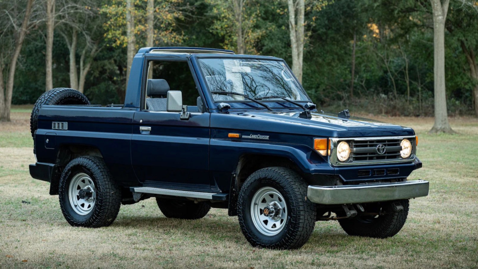 Toyota Land Cruiser 70 Series cabrio with half top