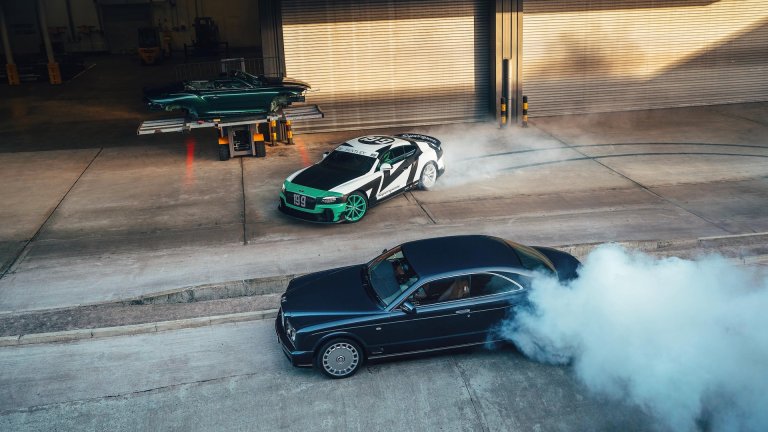 Bentley Supersports and Brooklands doing burnouts.