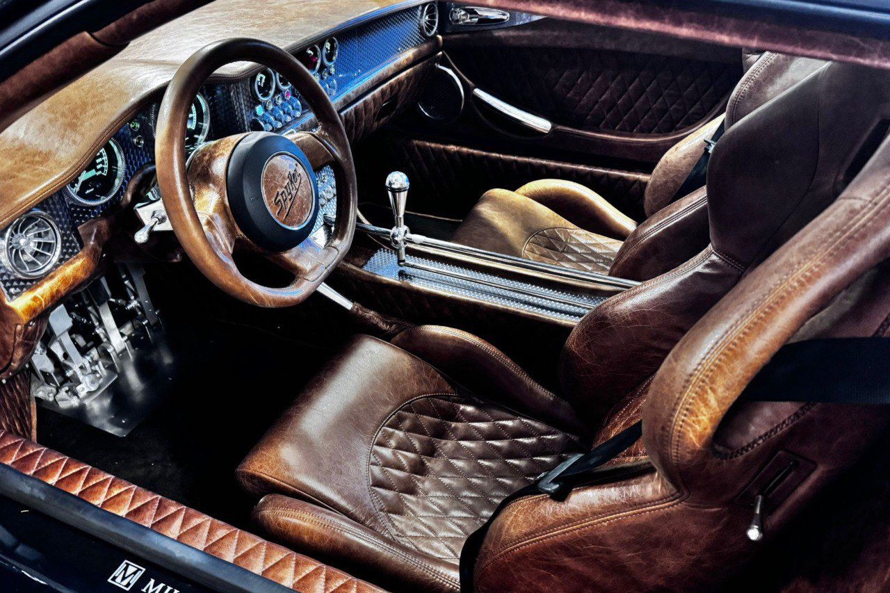 Spyker C8 Aileron LM85 interior.