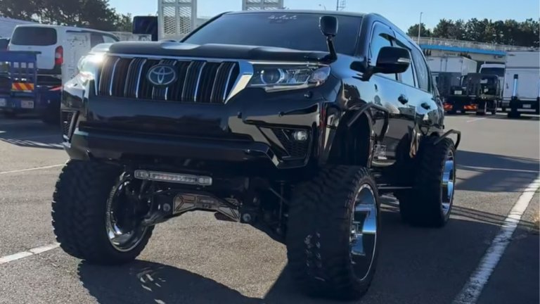 Toyota Land Cruiser Prado with the Carolina Squat mod