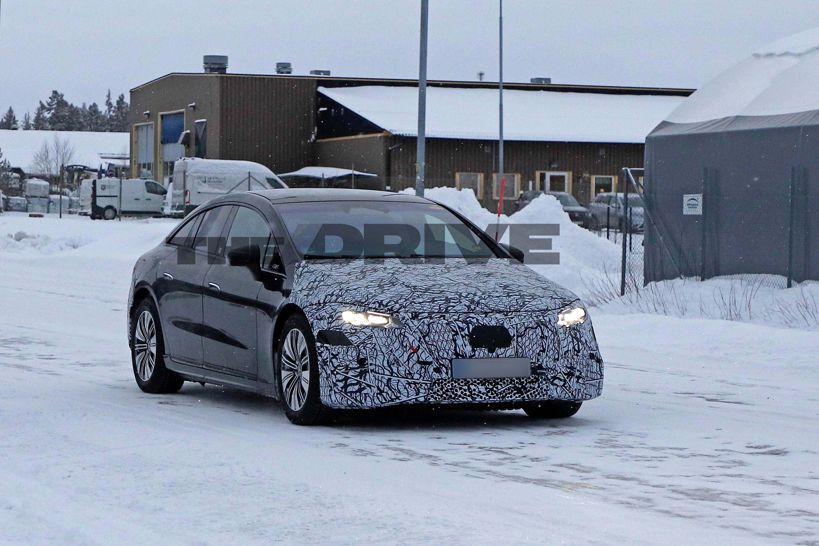 2027 Mercedes-Benz EQS spy shots