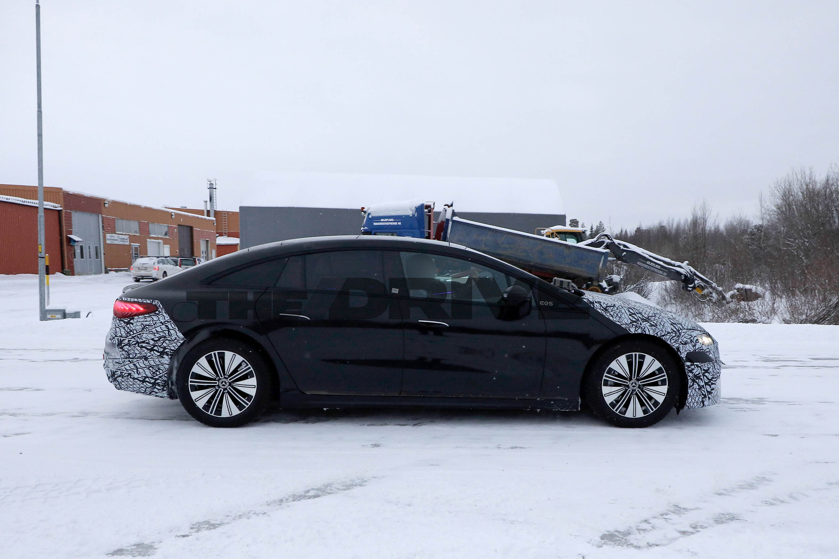 2027 Mercedes-Benz EQS spy shots