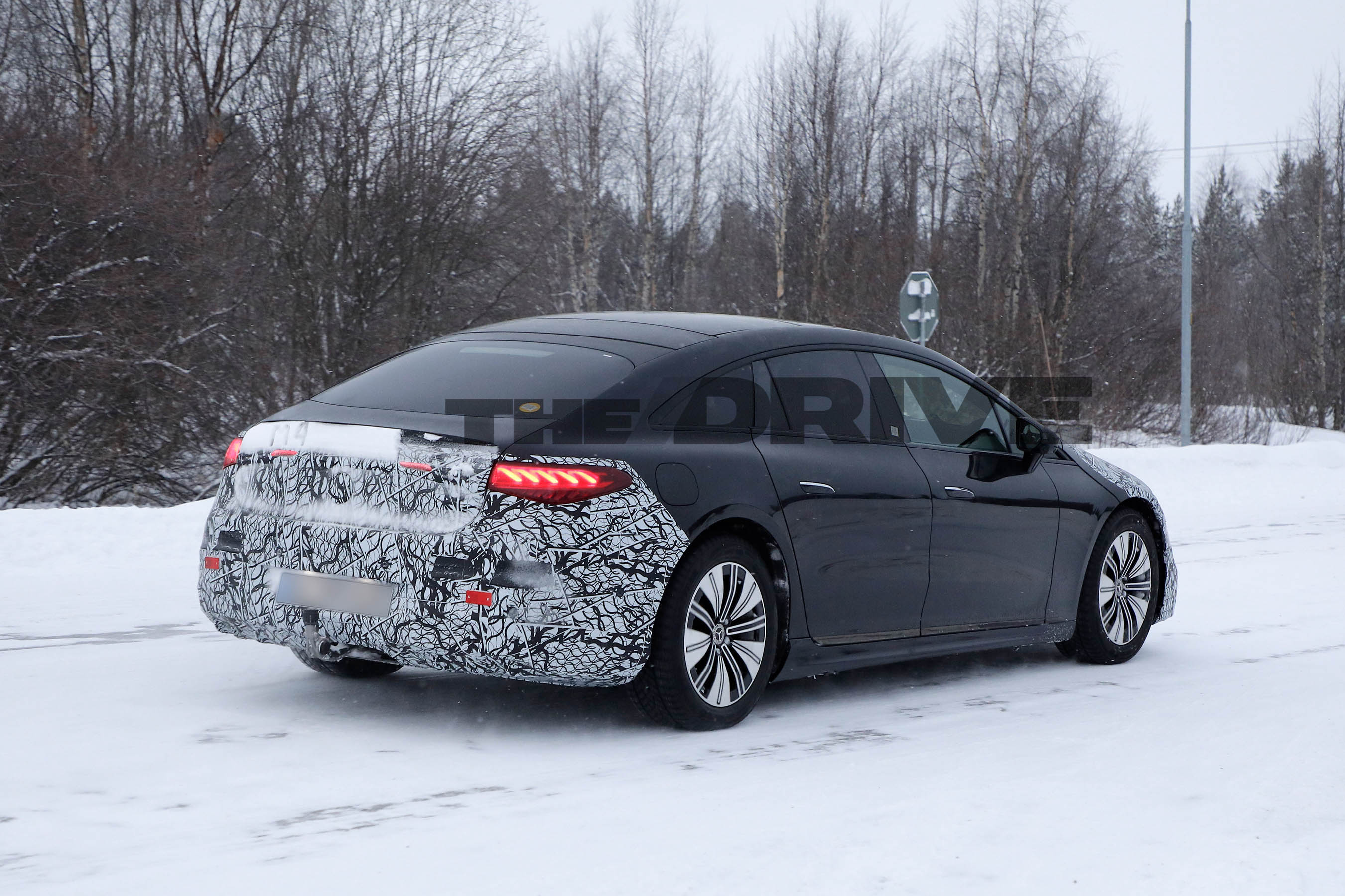 2027 Mercedes-Benz EQS spy shots