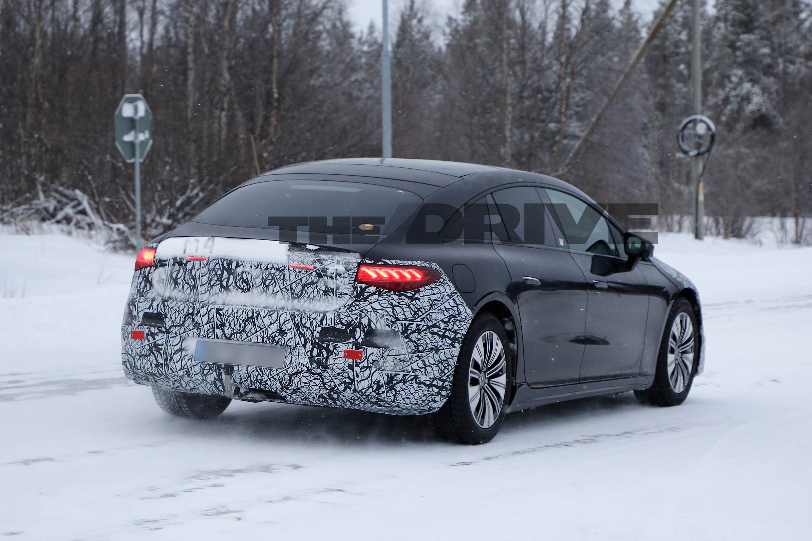 Mercedes-Benz EQS 2027 spy shot