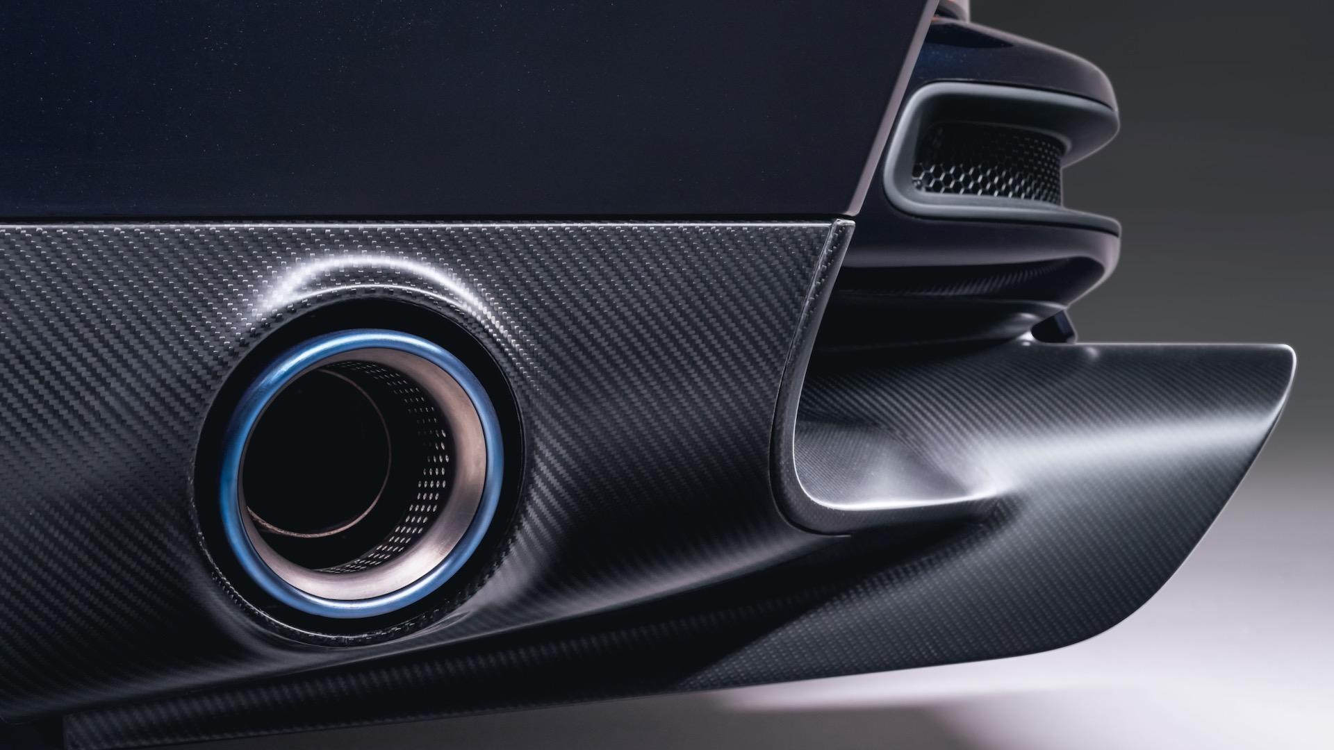 Singer Sorcerer exhaust.