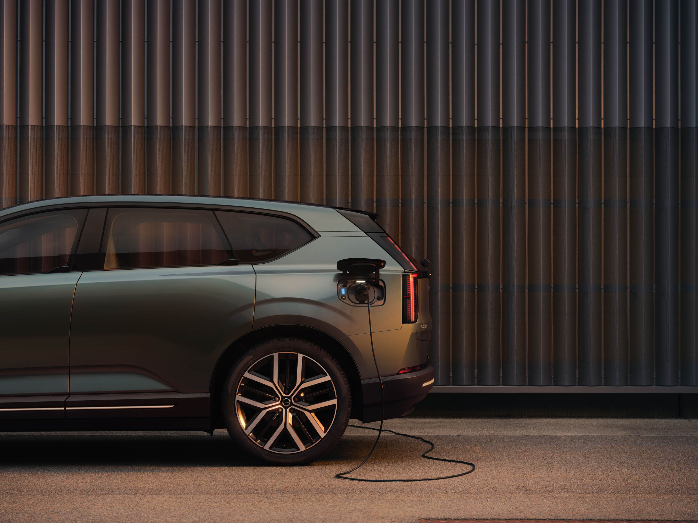 2027 Volvo EX60 Feels Like a No-Brainer for EV Newbs With 400-Mile
