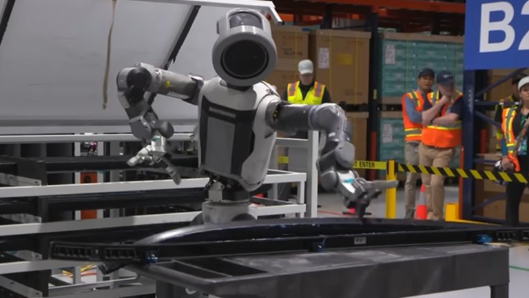 Hyundai robot auto worker demonstration