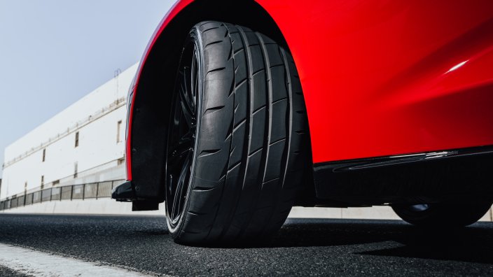 Firestone Firehawk Indy 500 V2 on a Camaro ZL1