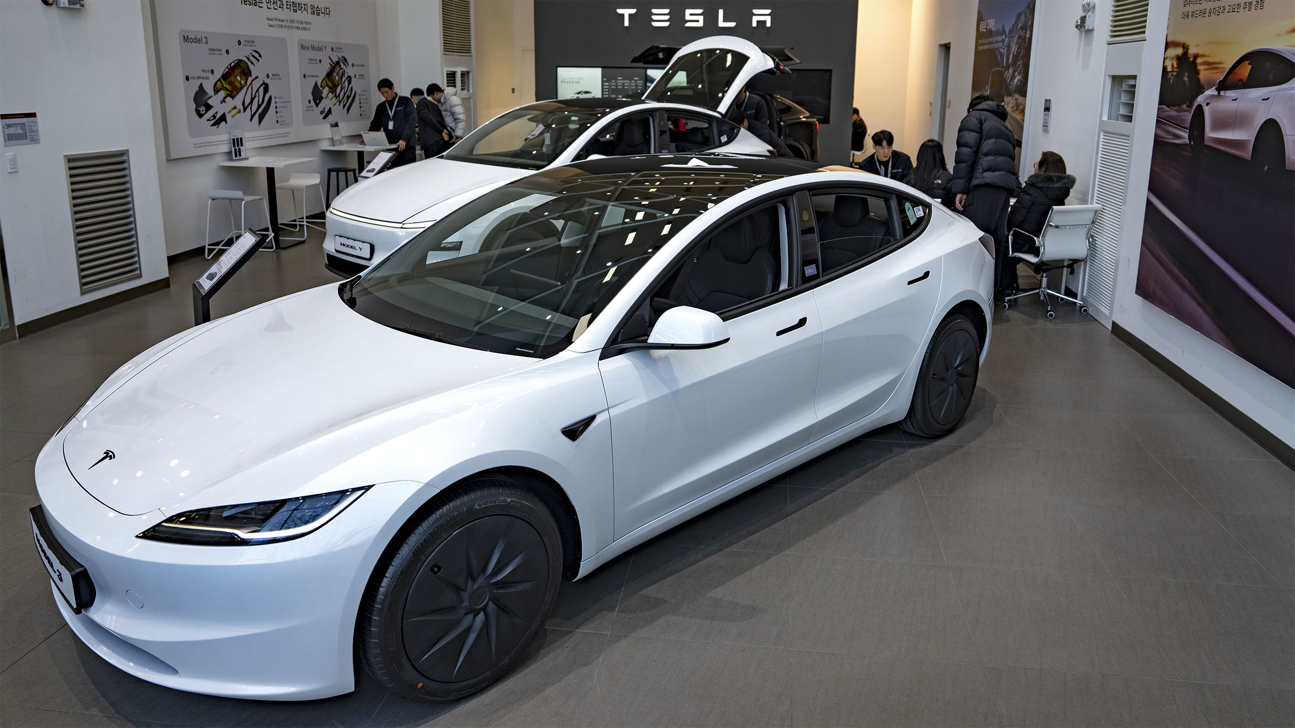 China Beats U.S. on Another Automotive Innovation: Banning