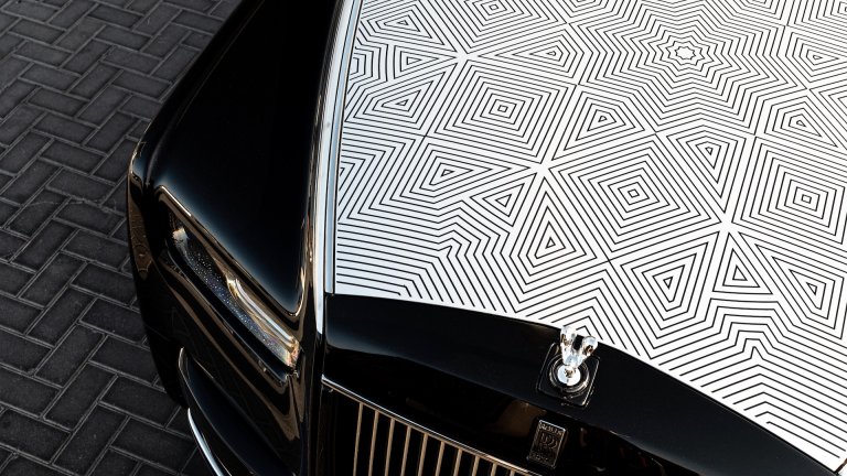 Rolls-Royce Phantom Arabesque laser-etched hood.