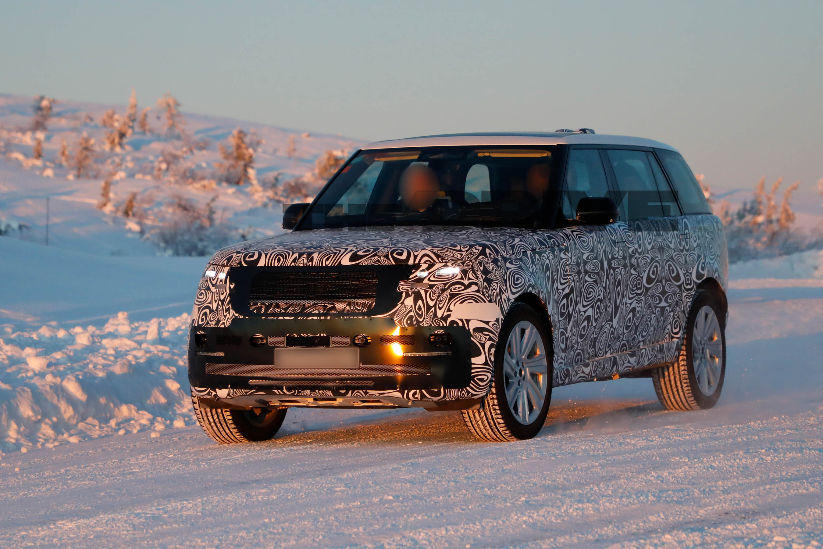 ◆RANGE ROVER／レンジローバー◆クリスタルガラス◆置き物◆FRANCE 2027 Range Rover Spied Testing Near Arctic Circle With Camo and a