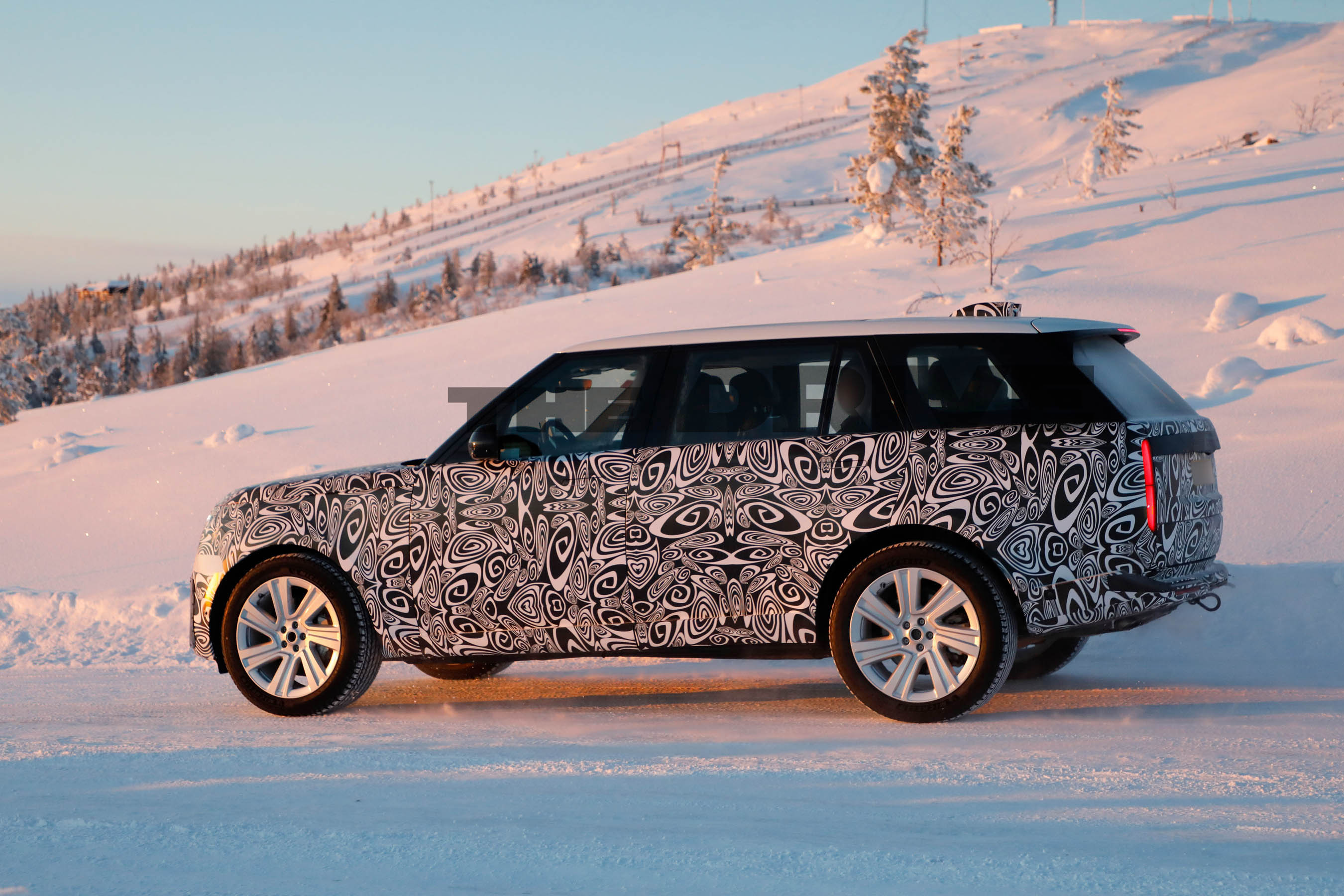 2027 Range Rover spy shots