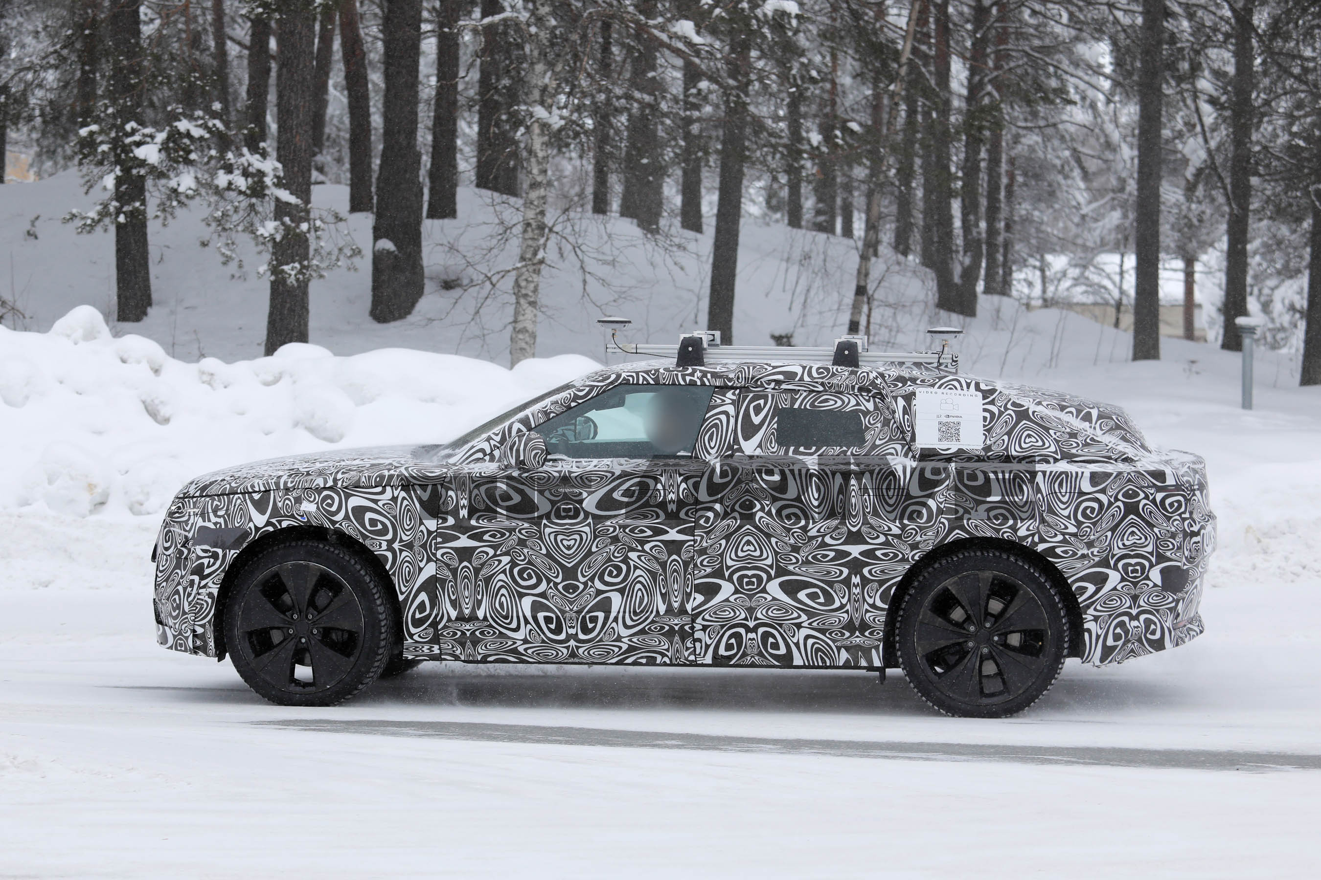 2028 Range Rover Velar EV spy shots