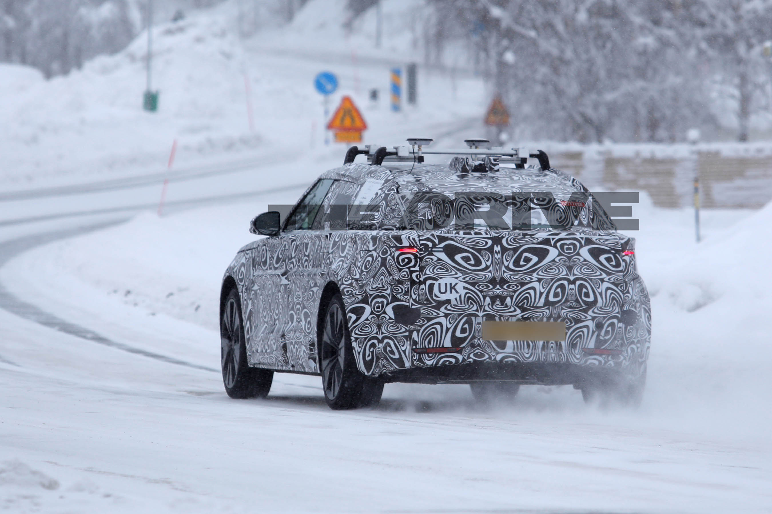 2028 Range Rover Velar EV spy shots