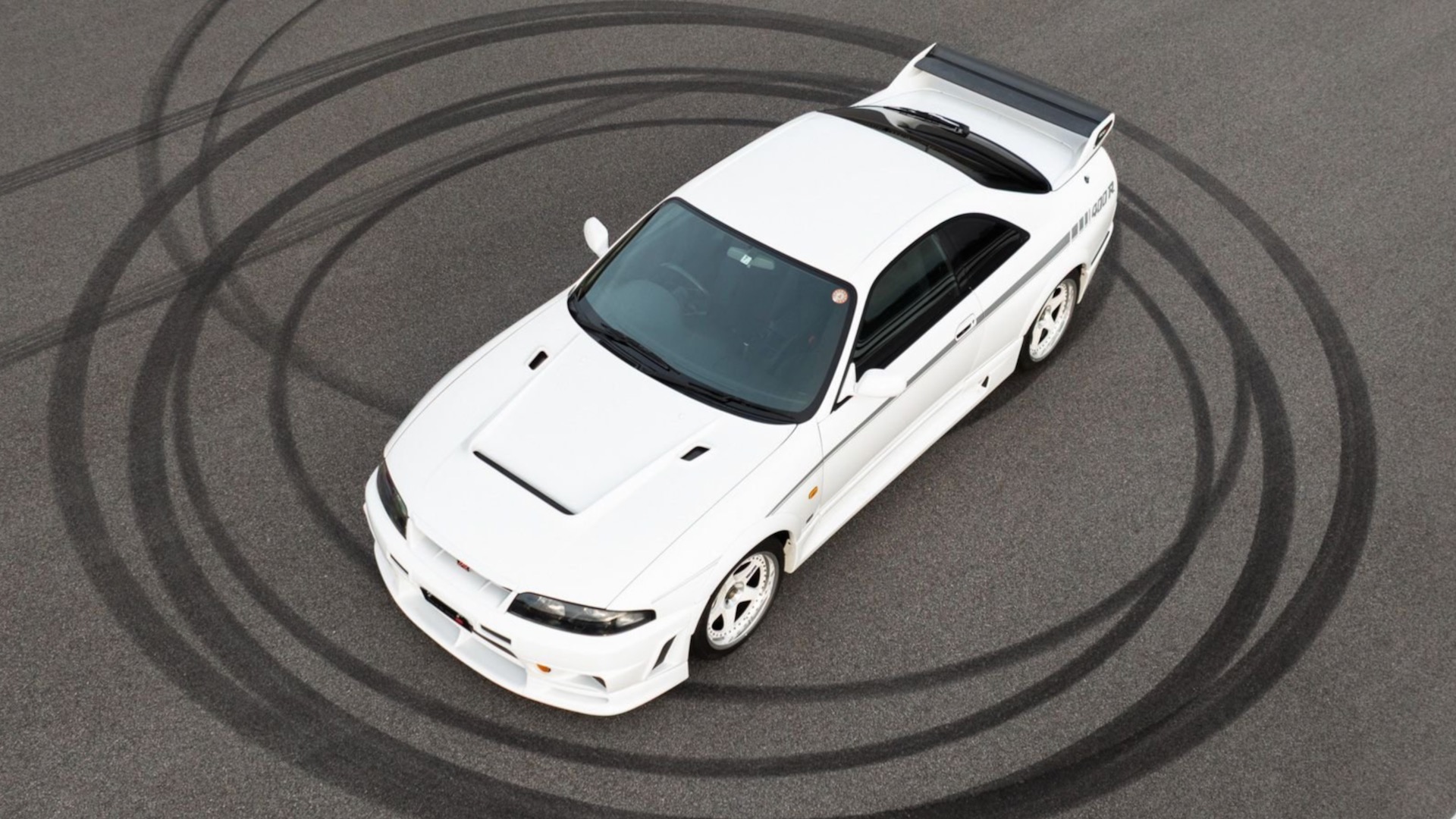 1996 Nissan Skyliner GT-R Nismo 400R overhead view.