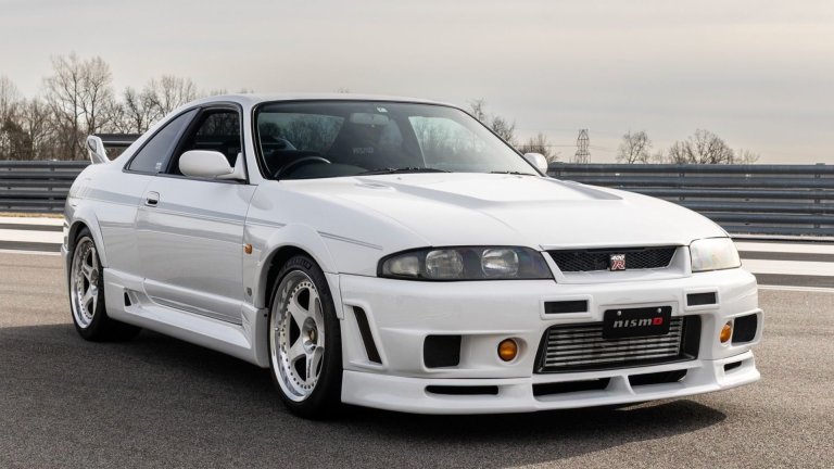 1996 Nissan Skyliner GT-R Nismo 400R front quarter view.