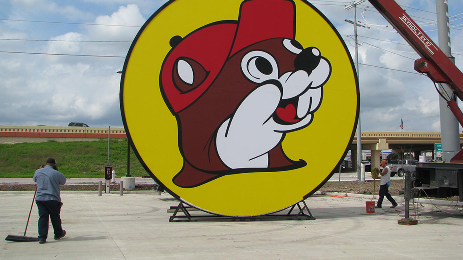 Buc-ee's being assembled.
