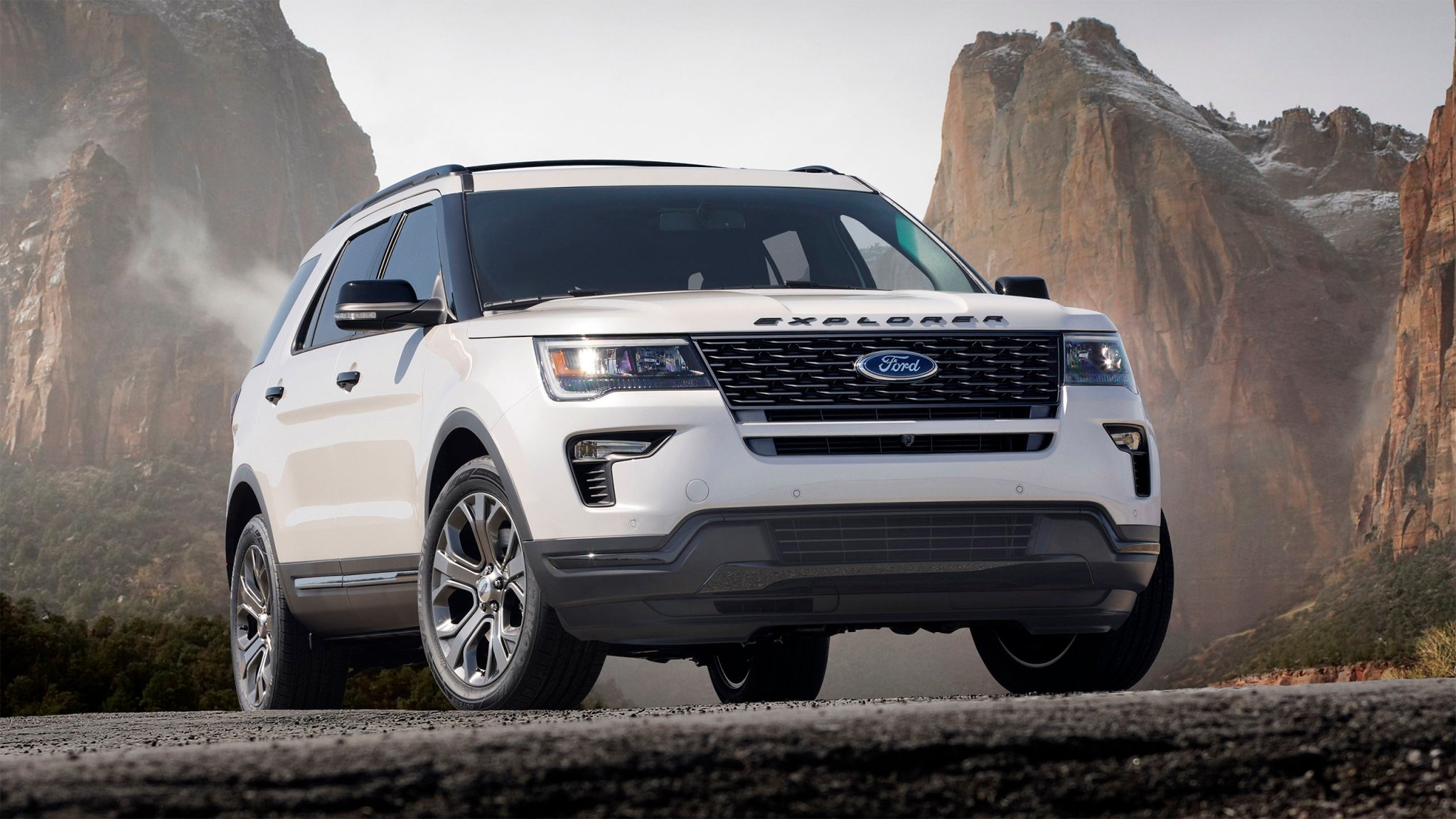2018 Ford Explorer in white