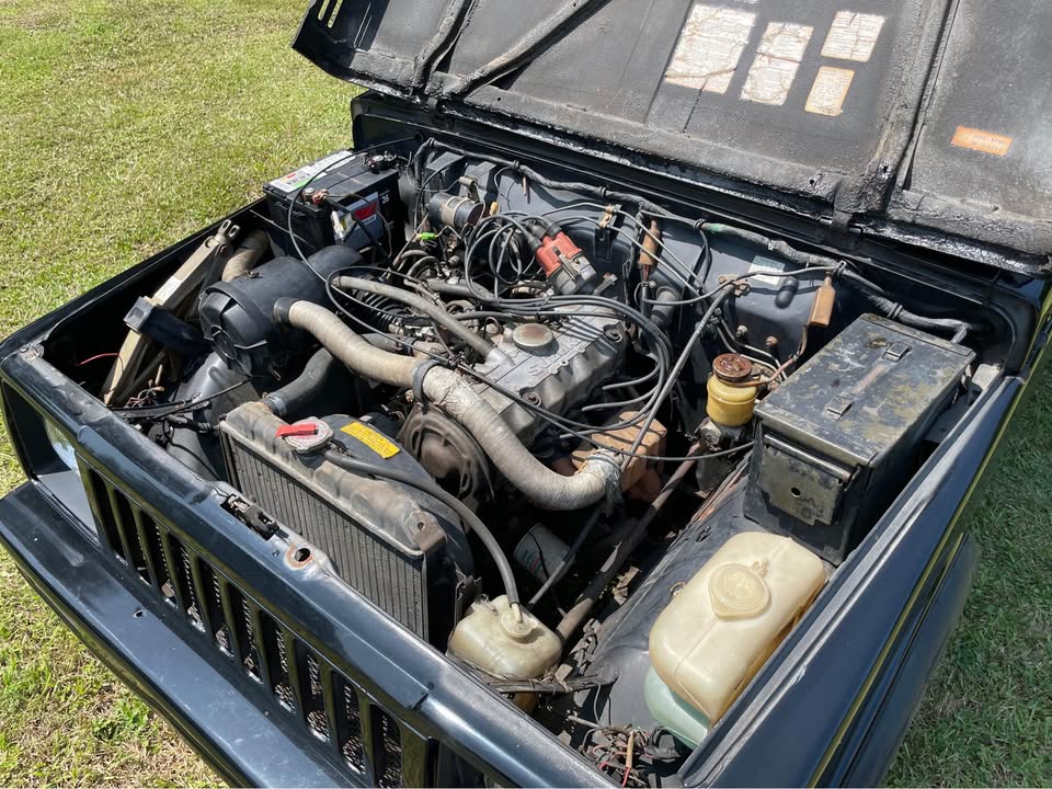 1982 Suzuki SJ410K pickup engine.