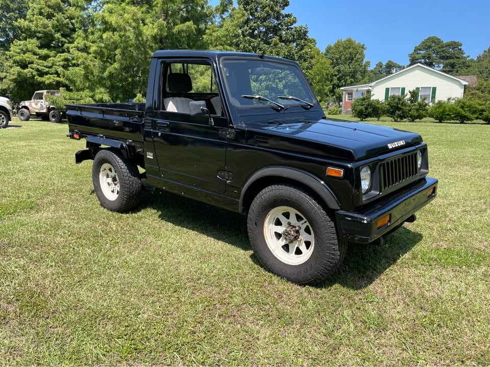 1982 Suzuki SJ410K pickup front quarter view.