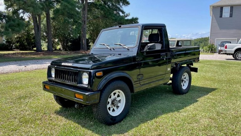 1982 Suzuki SJ410K pickup front quarter view.