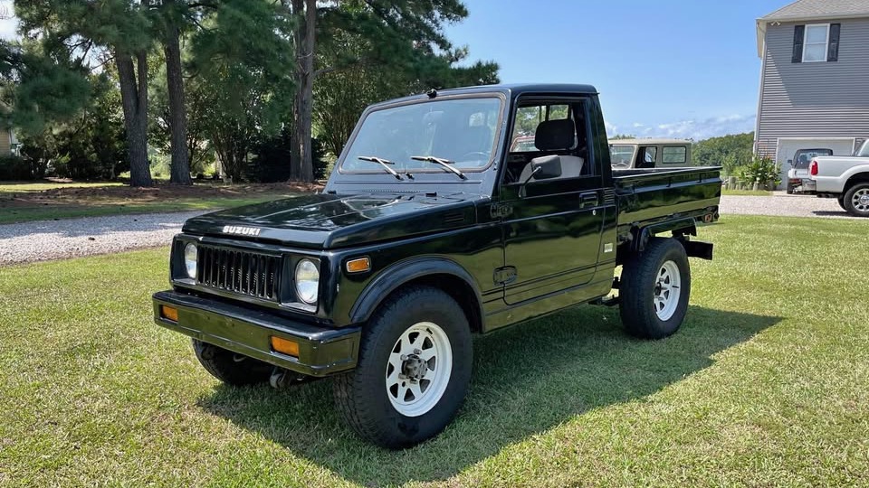 1982 Suzuki SJ410K pickup front quarter view.