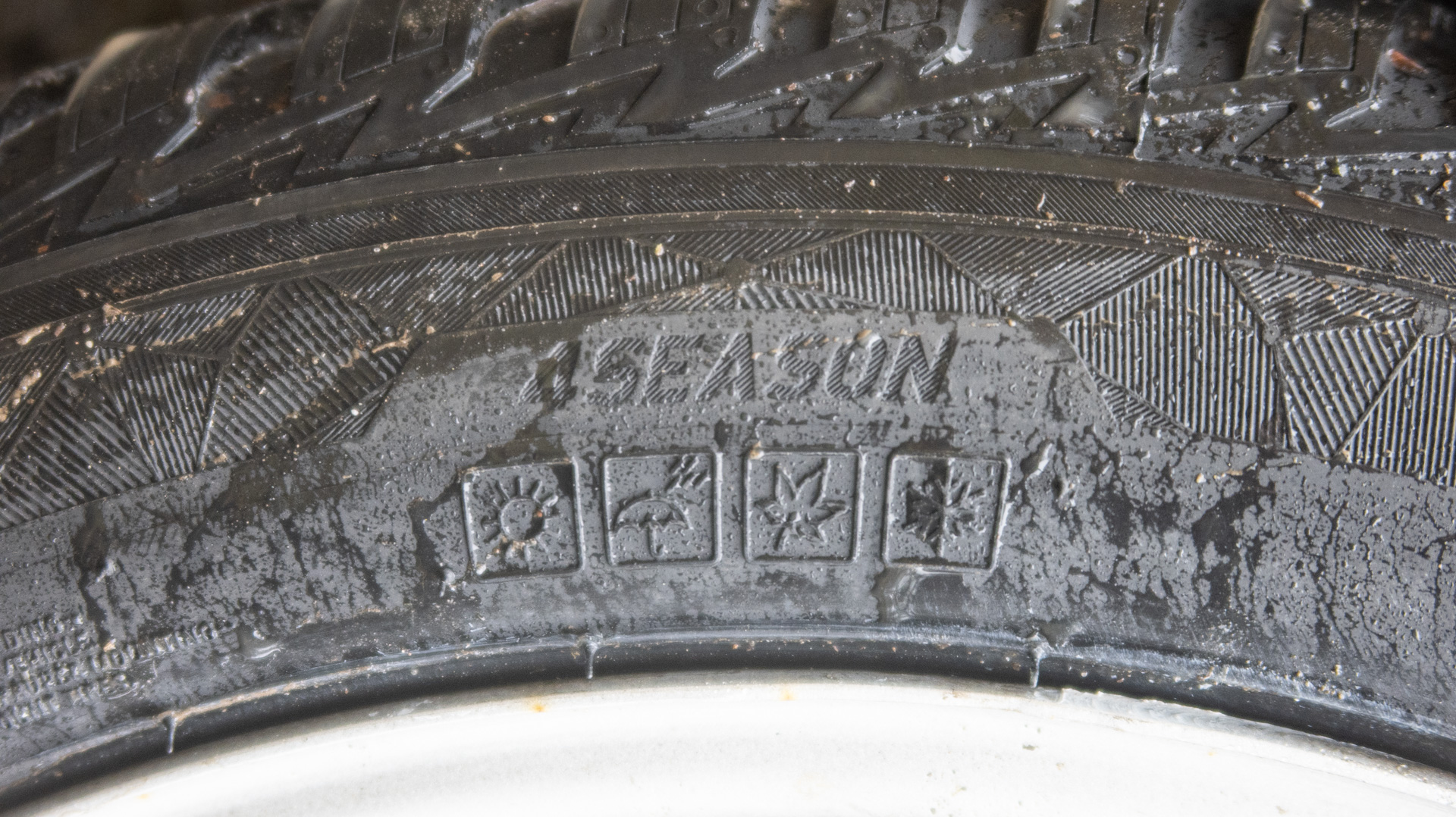 Kumho Solus HA32 tire mounted on BMW E46 3 Series