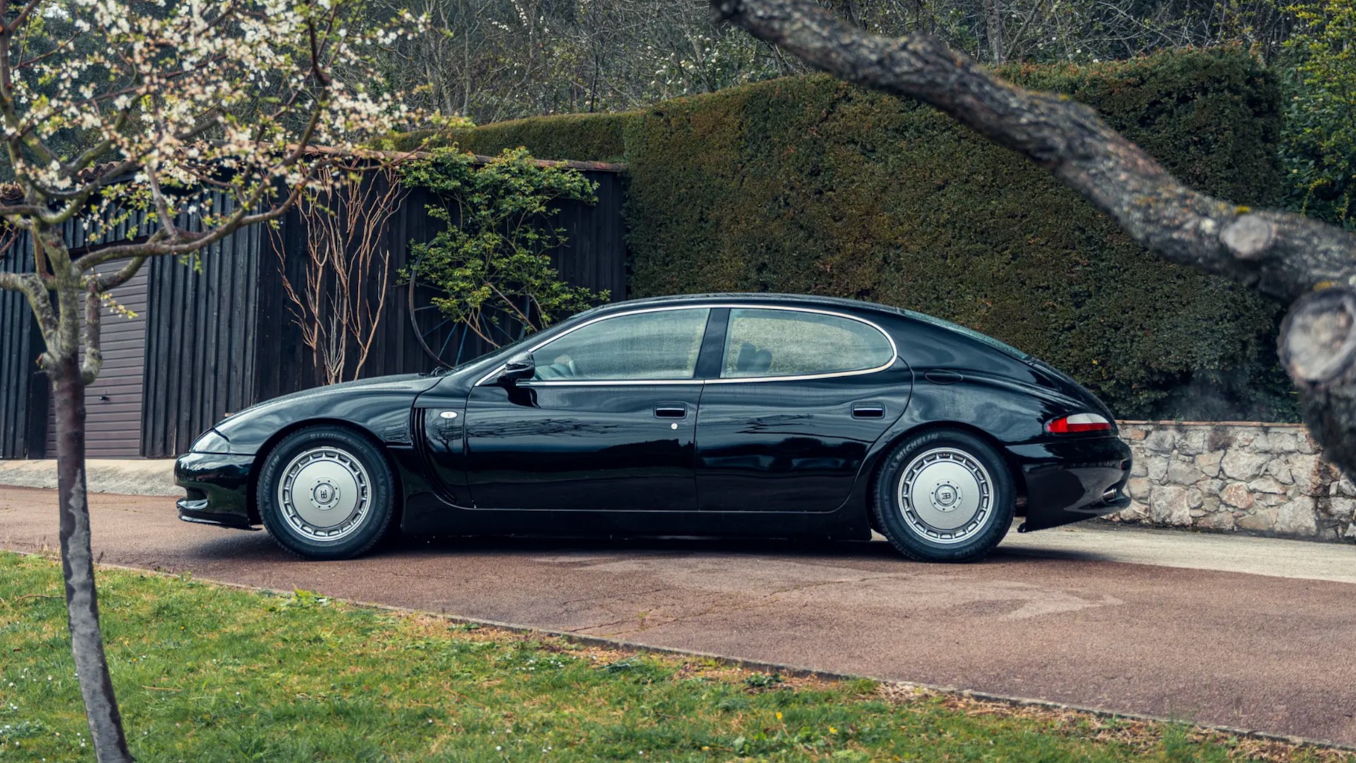 Bugatti EB112 profile