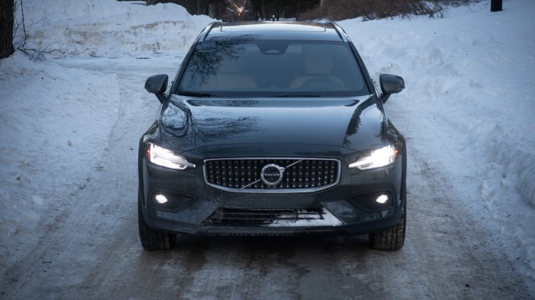 Volvo V60 CC wagon head-on