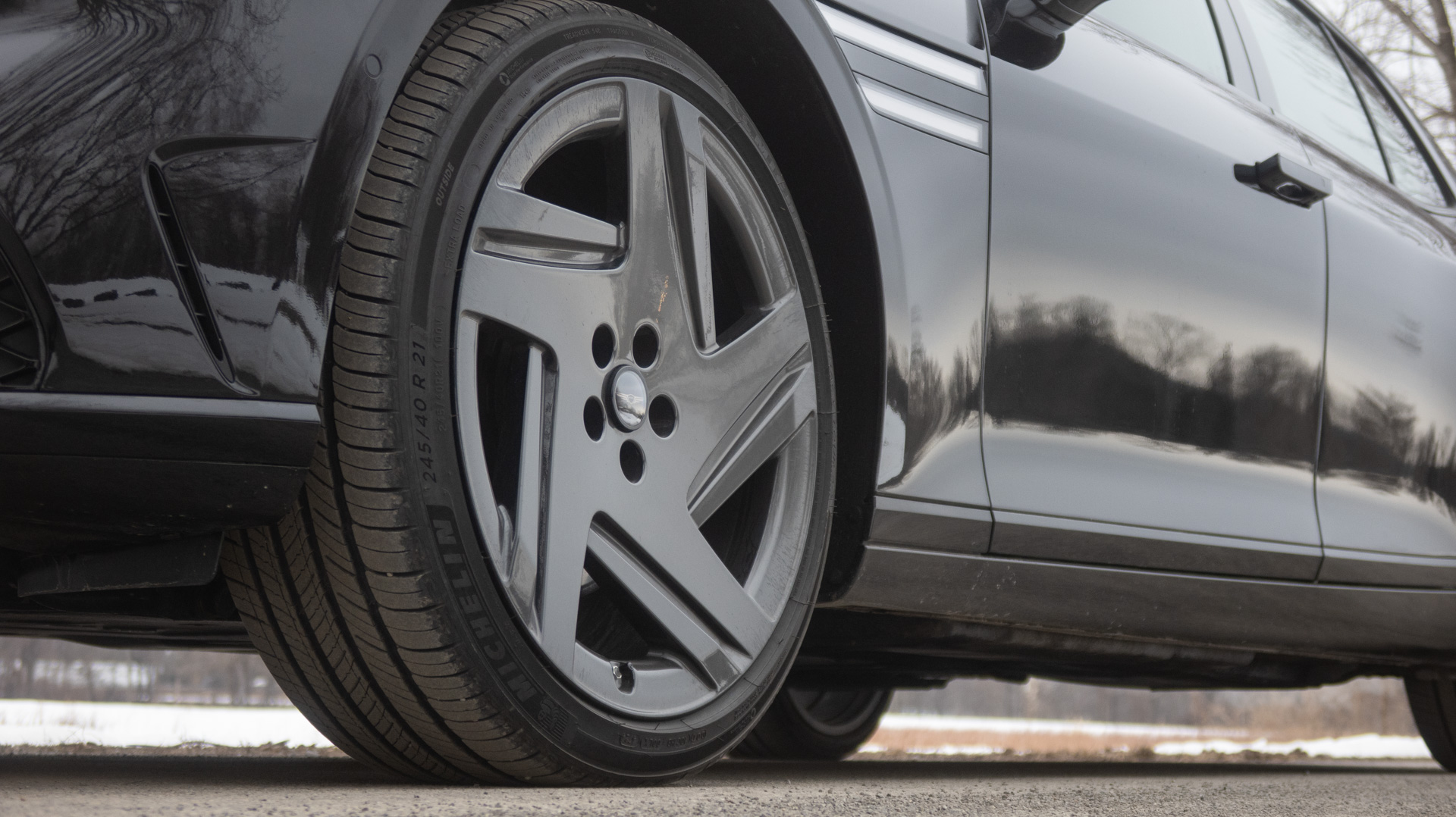 2026 Genesis G90 wheel.