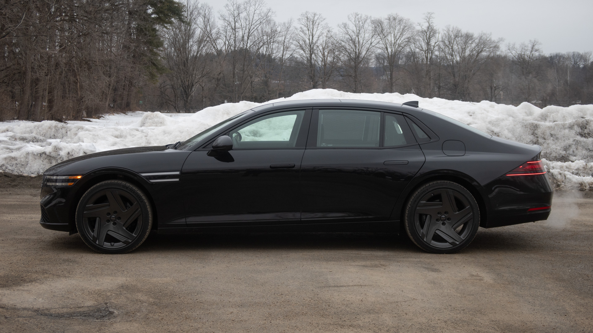 2026 Genesis G90 side.