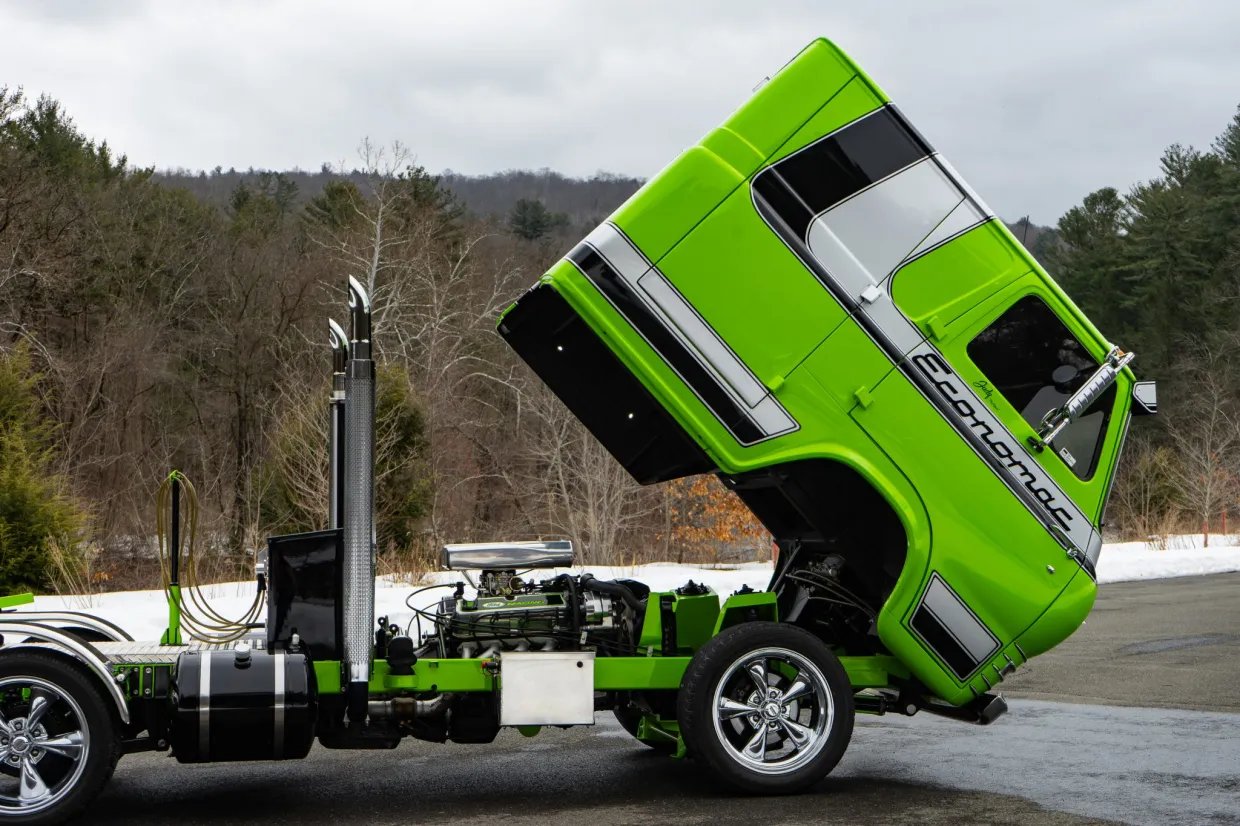 Ford Econoline turned into a miniature semi