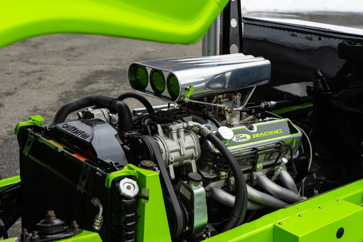 Ford Econoline turned into a miniature semi