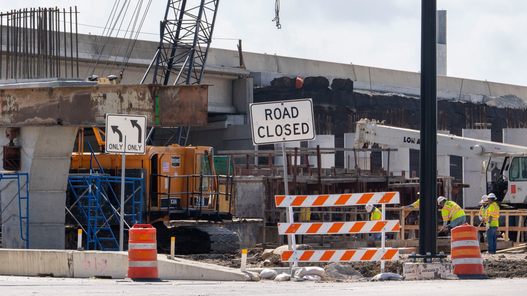 LA MARQUE, TX - MAY 13: Workers and equipment are visible looking south on I-45 Gulf Freeway South as road construction continues in La Marque, Tuesday, May 13, 2025.